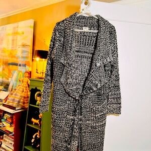 dRA Los Angeles Anthropologie Flowy Sweater Coat
(Size S….but fits like a M!)